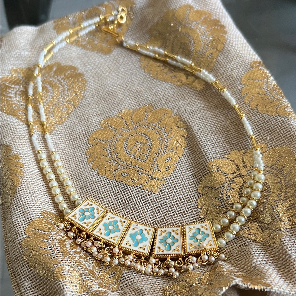 Handmade Elegant Indian Reversible Gold and Blue Necklace